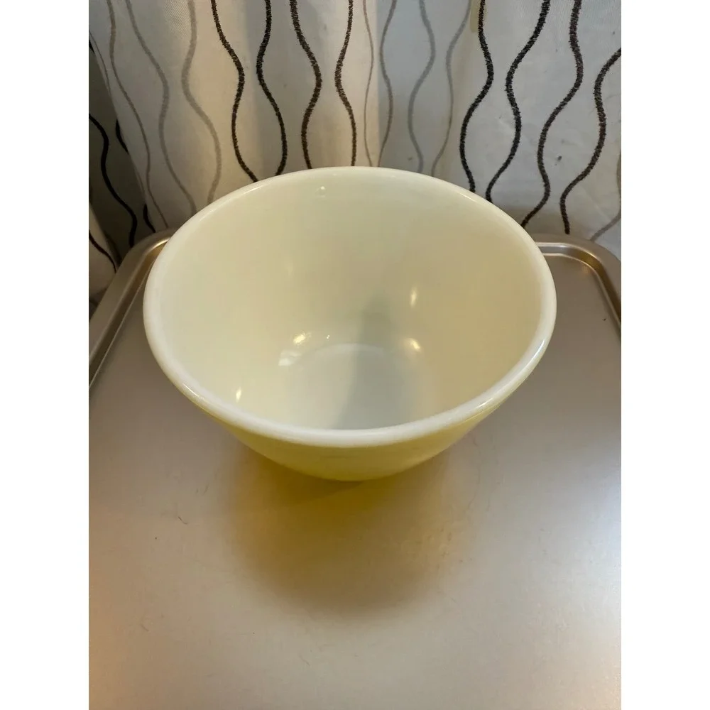 Vintage Pyrex 401 Yellow Chartreuse Mixing Bowl 1.5 PT MCM